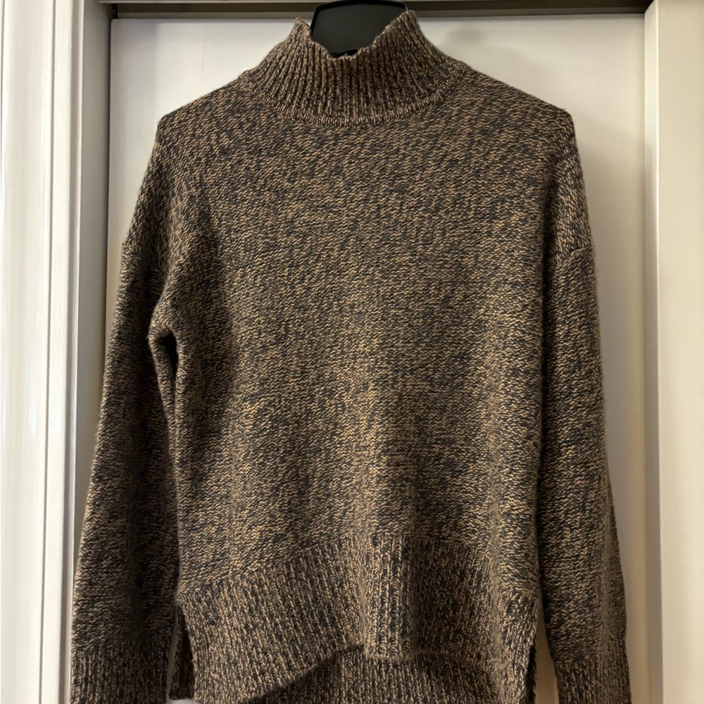 Theory Brown sweater, size small
